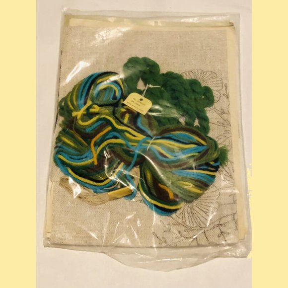 Vintage Crewel Needlecraft Pillow Kit T-153A Cattail Factory Sealed Granny Core - Picture 3 of 3